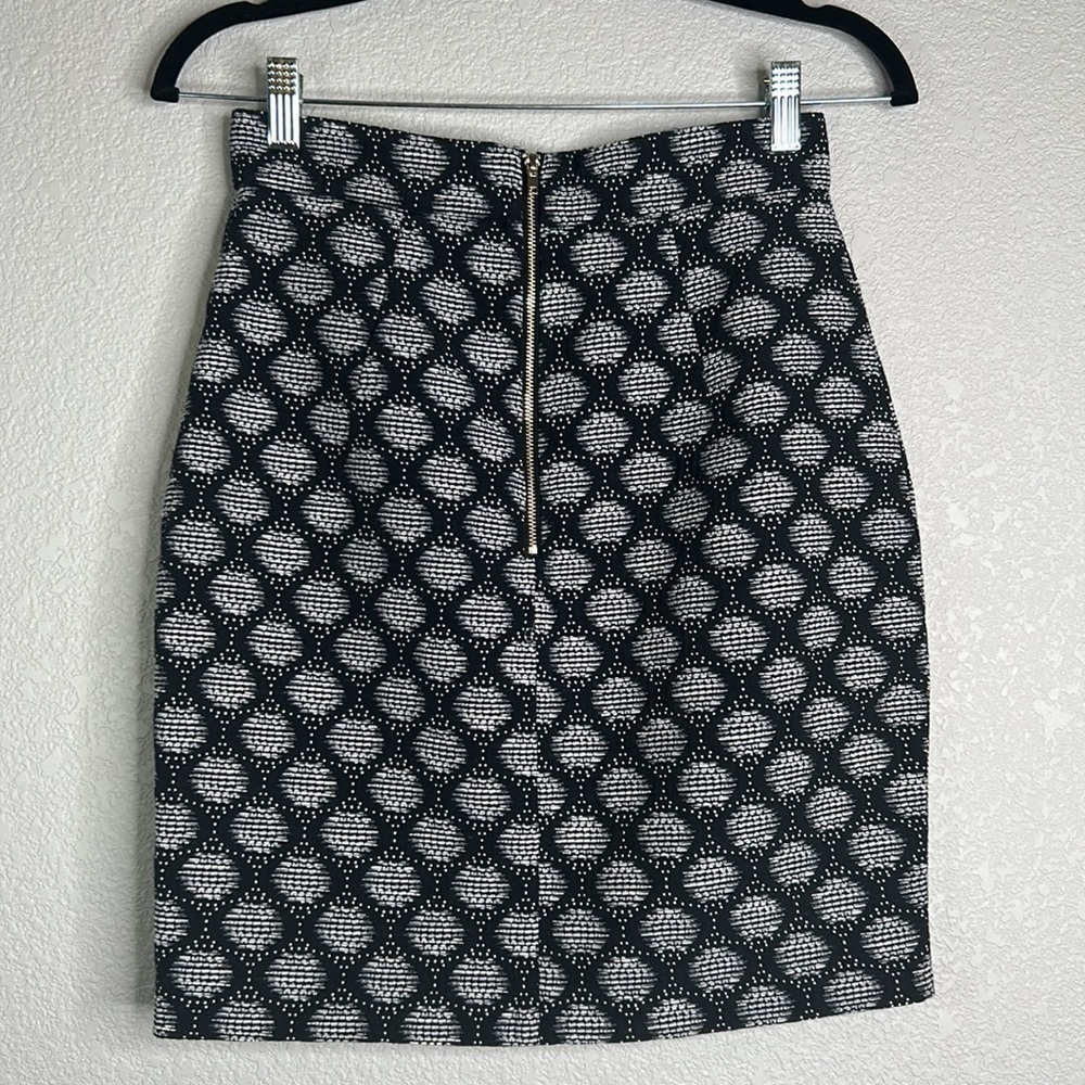 H&M Black with White Circle Print Business Midi Skirt Size 6 - Picture 3 of 5